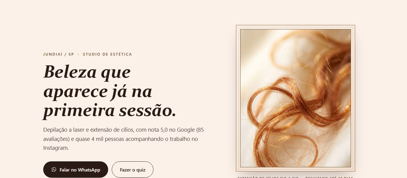 Print real da primeira dobra de uma landing page criada para um studio de depilação a laser e extensão de cílios